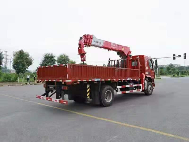 東風柳汽長興8噸隨車吊