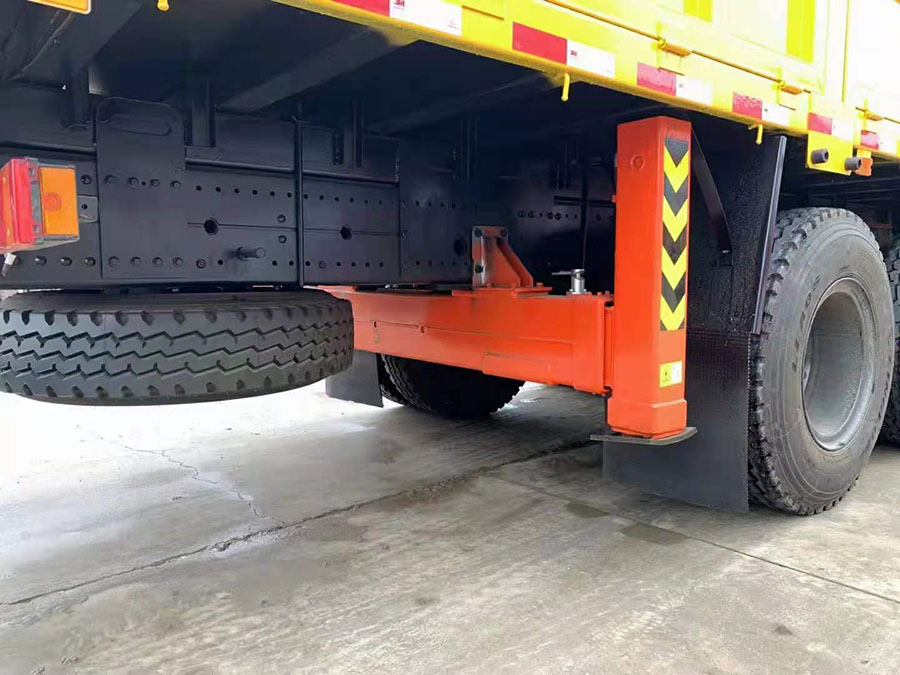 解析:東風華神DV5石煤12噸隨車吊