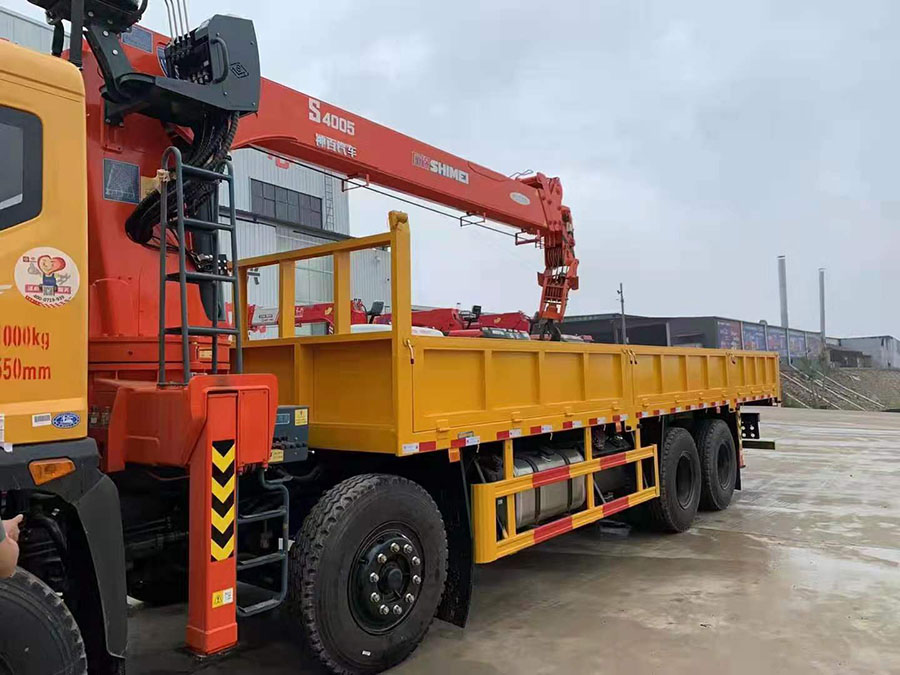 解析:東風華神DV5石煤12噸隨車吊