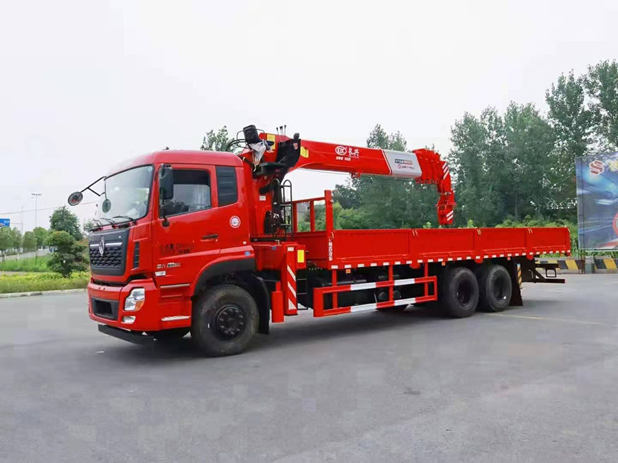 東風天龍長興12噸隨車吊 龍擎動力圖片展示4 東風天龍長興12噸隨車吊 龍擎動力圖片展示4