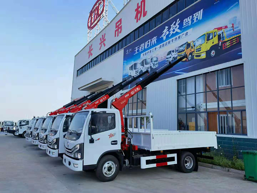 上海易家搬用公司訂購(gòu)10臺(tái)藍(lán)牌隨車吊