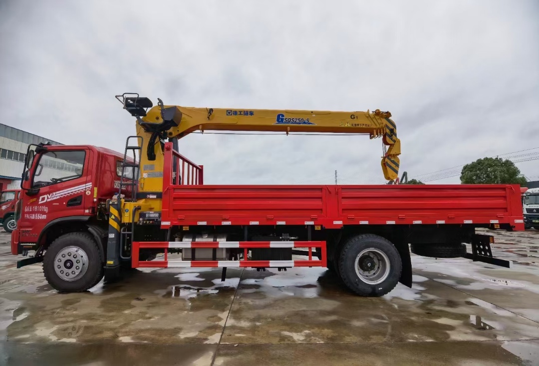 東風DV3單橋6.1貨箱徐工10噸5節(jié)隨車吊